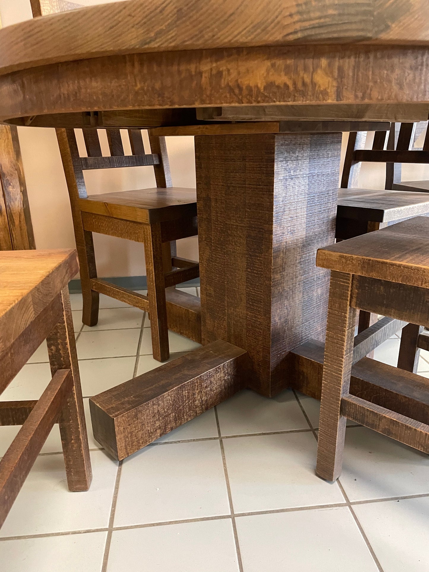Rustic Pine R520P Round Table & 4 Rustic Slat Back Chairs in Black Walnut Finish S-559