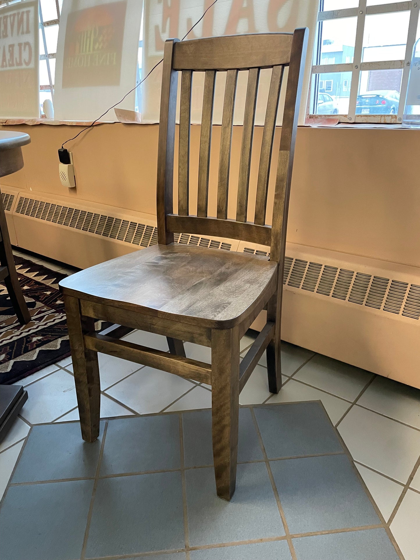 Smooth Birch 508B Single Pedestal Table & 4 Smooth Scholar Chairs with Saddled Wood Seats in Rome Finish S-721