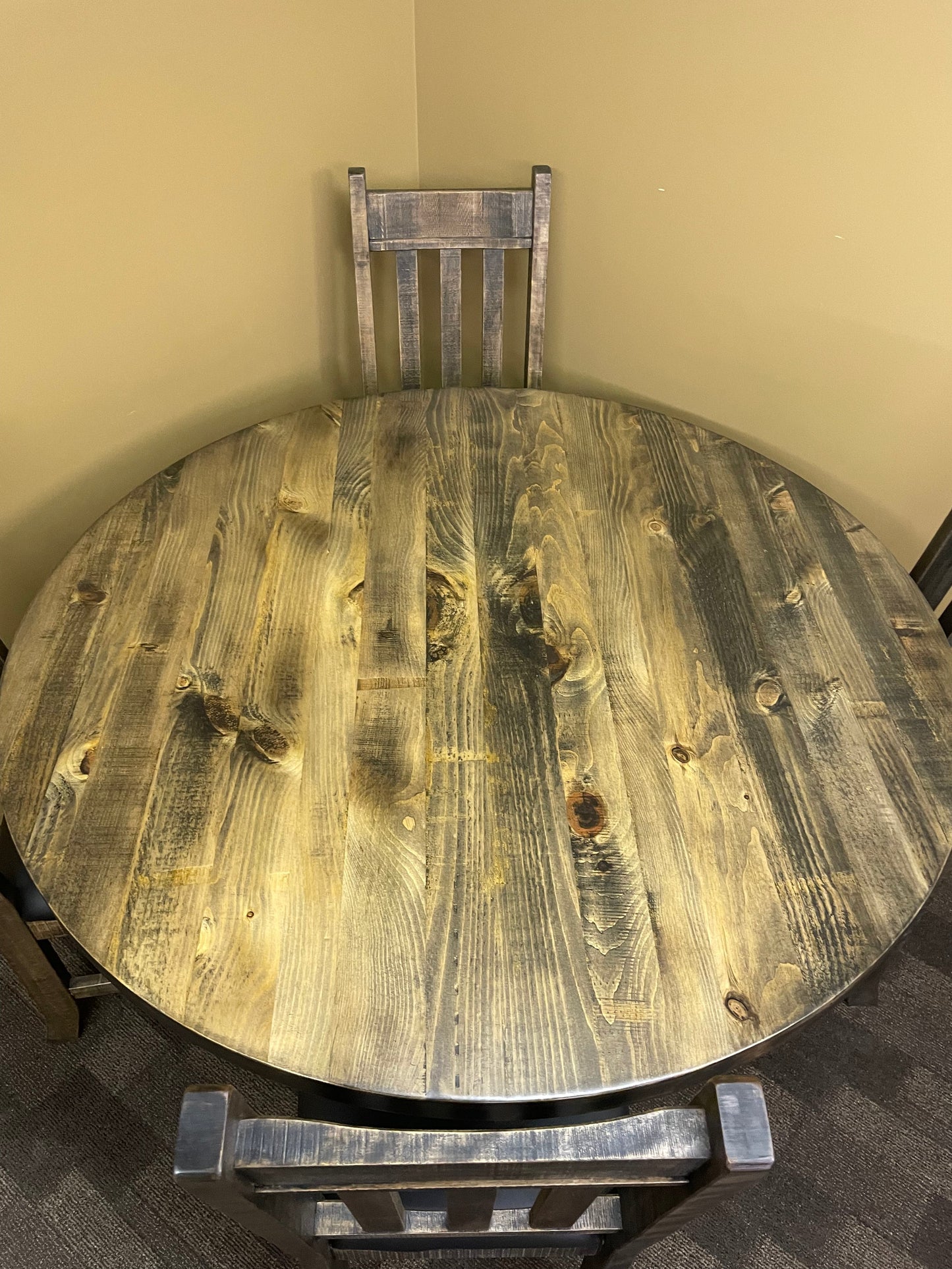 Rustic Pine R525P 54" Round Solid Top Table in Lowry Finish & 4 Rustic Slat Back Chairs in Rome Finish S-590