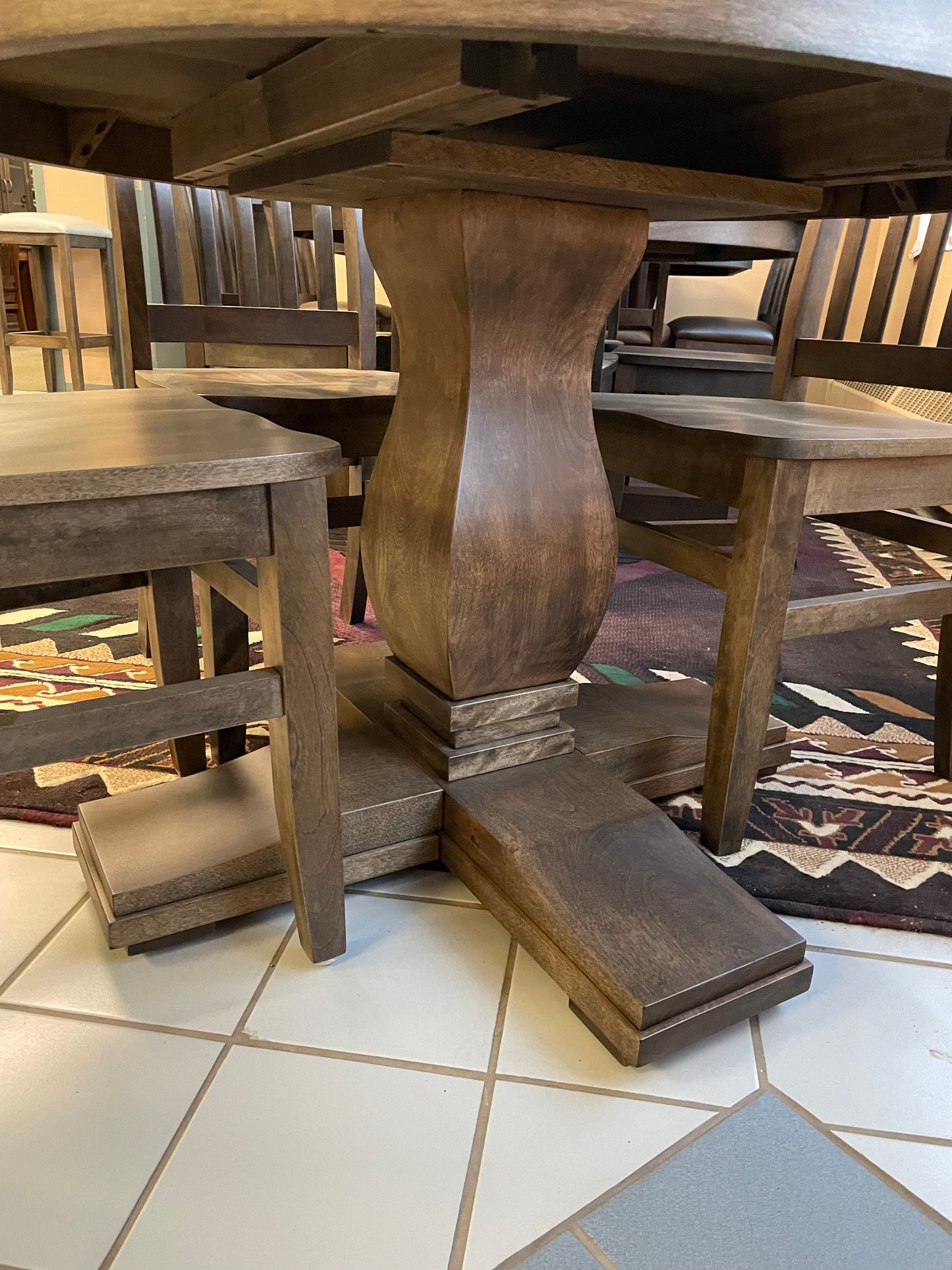 Smooth Birch 508B Single Pedestal Table & 4 Smooth Scholar Chairs with Saddled Wood Seats in Rome Finish S-721